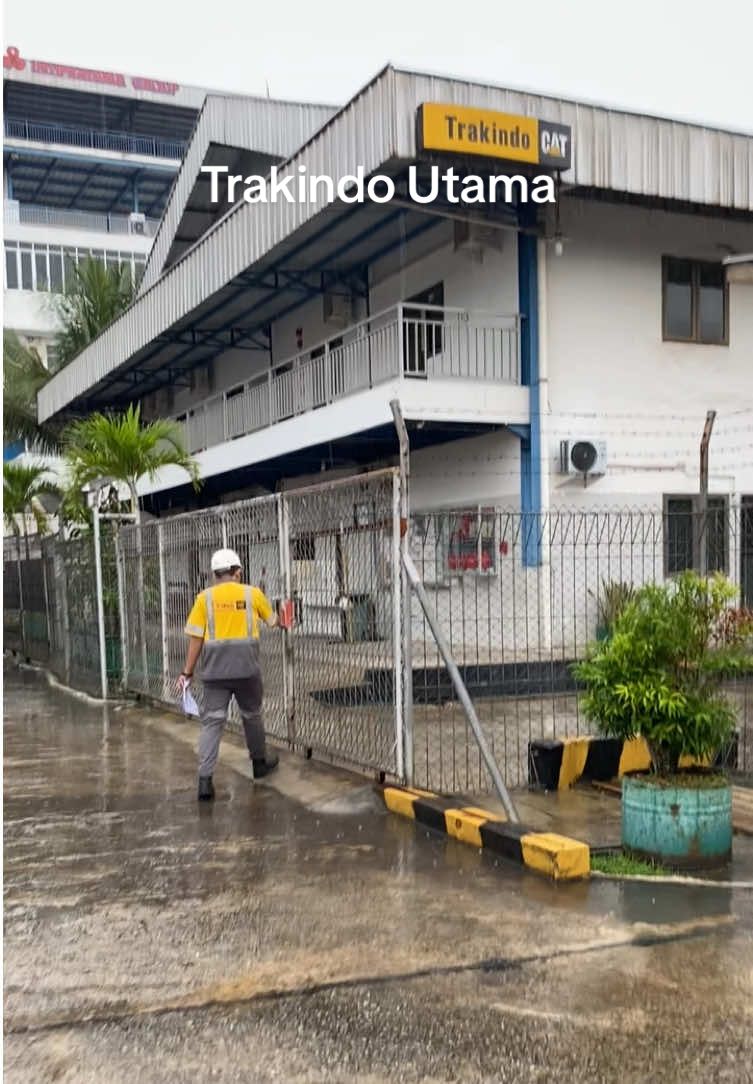 This is trakindo utama#story #trakindoutama #crcbalikpapan #trakindobalikpapan #kalimatan #kalimatantimur 