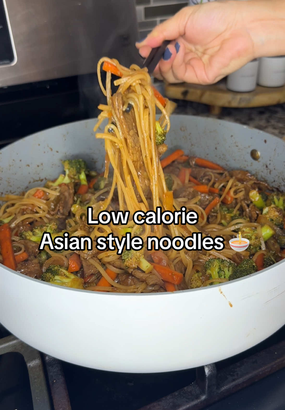 Only 348 calories & 28 grams of protein for 10oz of this 🫡 • • • • #easydinnerideas #lowcalorie #healthyrecipes #highprotein #asiannoodles 