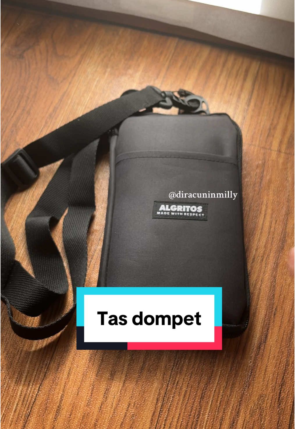 Dompet tas ini cocok banget buat cowok yang gak mau bawa tas gede #fyp #dompettas #dompetkartu #tashandbag #tashandphone #tascowok #idekadocowok #rekomendasitascowok #guncang1212 