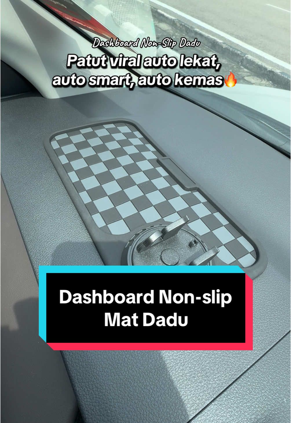 Patut lah viral design cun melekat nampak smart bila pakai anti slip mat dadu 🥰 #antislipmatdashboard #antislipmat #caraccessories #carantislipmat #dashboarddecoration #dashboardslipmat 