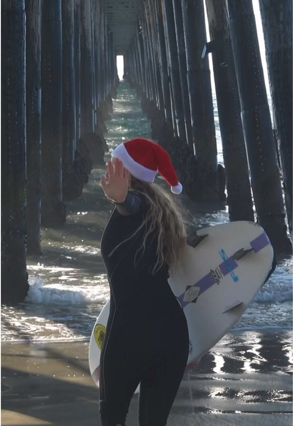 Holiday season means boxes for toy donations are setup at fire and some lifeguard stations all over San Diego. If you are interested in donating, please drop off your toy before Dec. 20th. Link in bio to donate online! HAPPY HOLIDAYS!!!! 🎄 #holidays #surfergirl #toysfortots #christmas #sandiego 