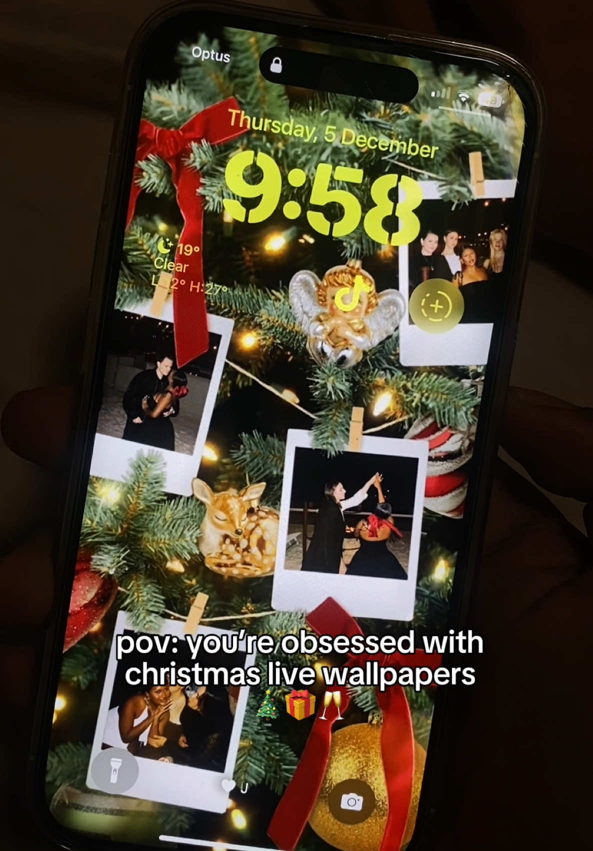 christmas themed lockscreens? say no more! #epikapp #livewallpaper #lockscreen #christmas #christmaswallpaper 