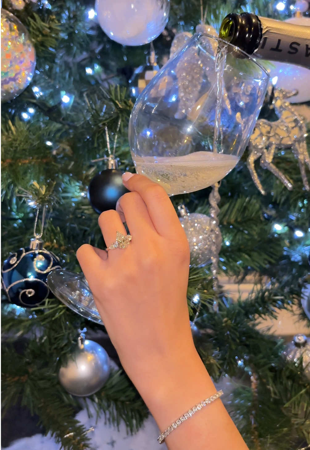 Let the festivities begin🥂💍 #christmas #christmasproposal #diamondring #diamond #pearcut #trilogyring #engagementringinspo #christmastree #christmaslights #engagementringshopping #cheers #