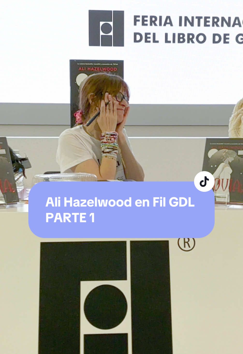 El Drama de la Firma de Ali Hazelwood en FIL GDL! 😬📚  Les dejo mi experiencia en mi primera FIL, y como me fue en la firma de ali ✨💗    #BookTok #books #alihazelwood #filgdl2024 #filguadalajara #filguadalajara2024 #storytime 