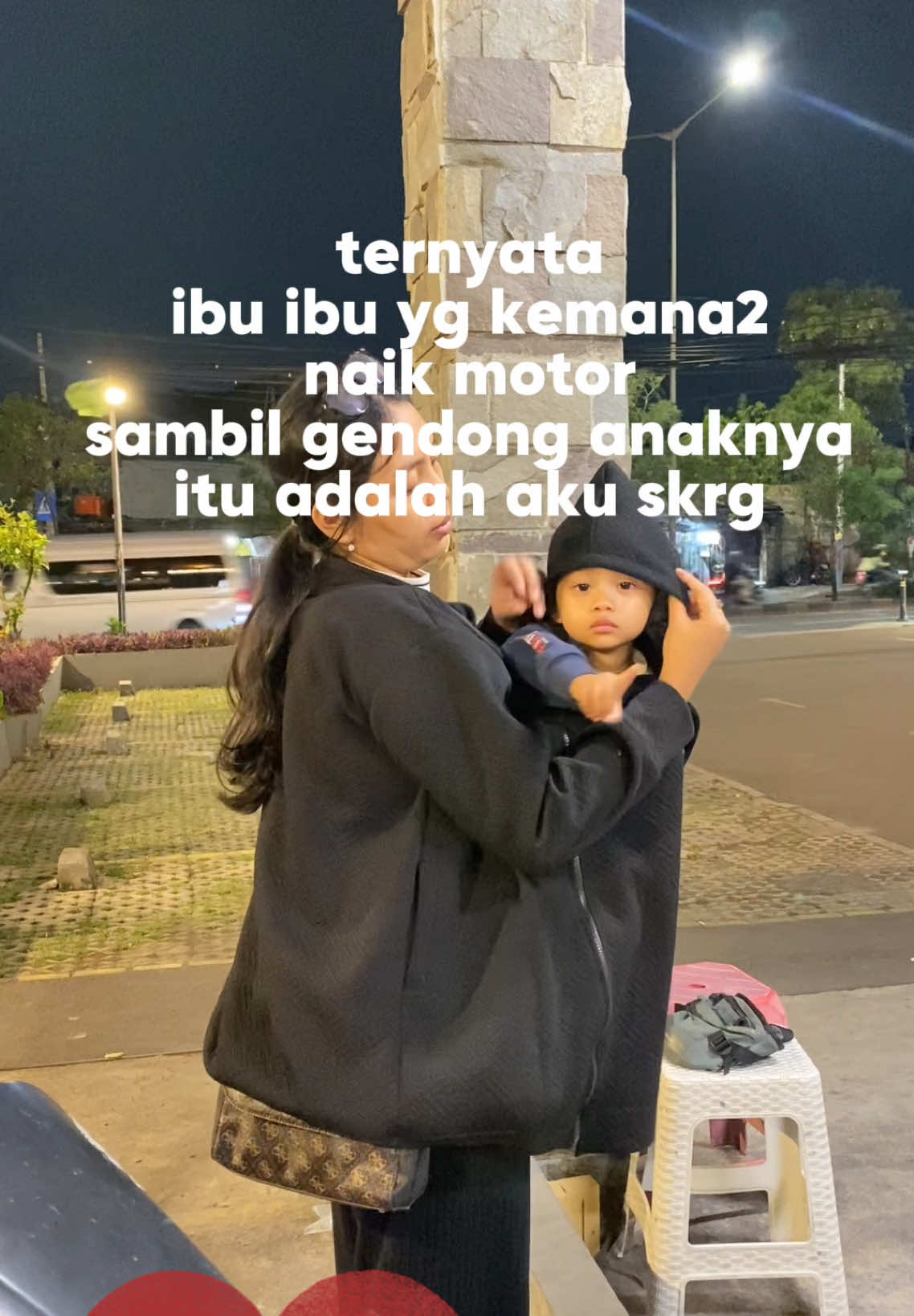 yg masih motoran kebantu bgt pake jaket ini  #jaketonthego #jaketkangaroo #newmom #motoran #jaketselimut 