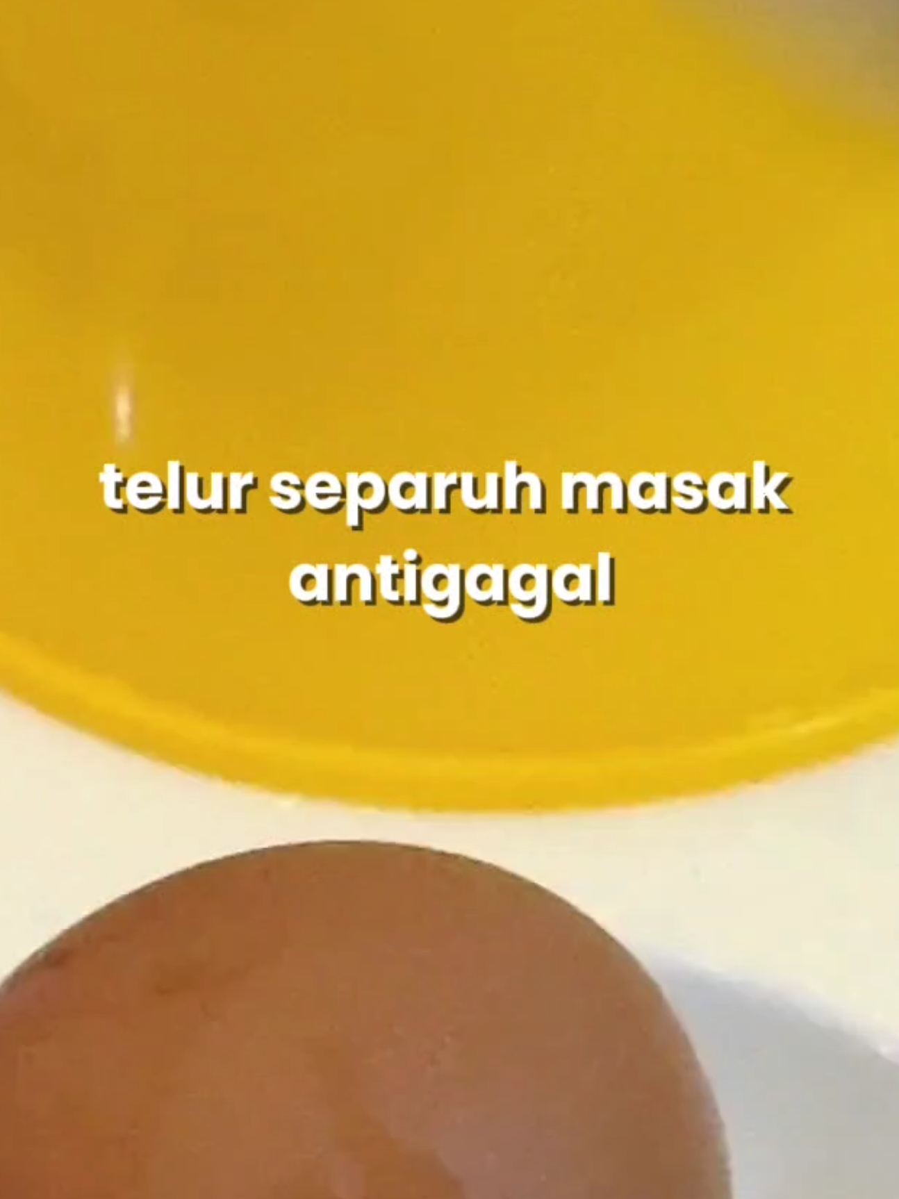 Sure menjadi telur separuh masak dengan bekas telur ni.. . #halfboiledeggs #telurseparuhmasak #eggmaker #halfboiledeggmaker #resepitelur 