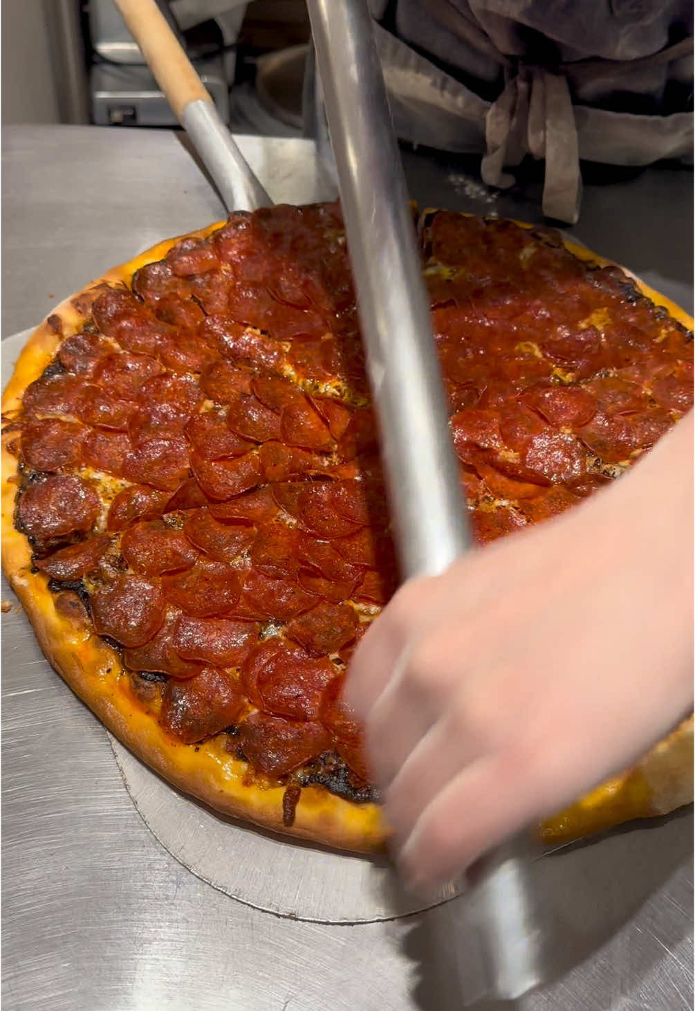 120 Pepperoni with black garlic sauce!😍😋🔥🔥🔥 #crunchypizza #crispycrust #pizzalovers #pizzaperfection #crunchonthis #pizzagoals #sliceofheaven #pizzatime #cheeseandcrunch #crispybites #pizzavibes #gourmetpizza #foodiefavorites #pizzagram #pizzalove #torontoeats #torontopizza #torontofood