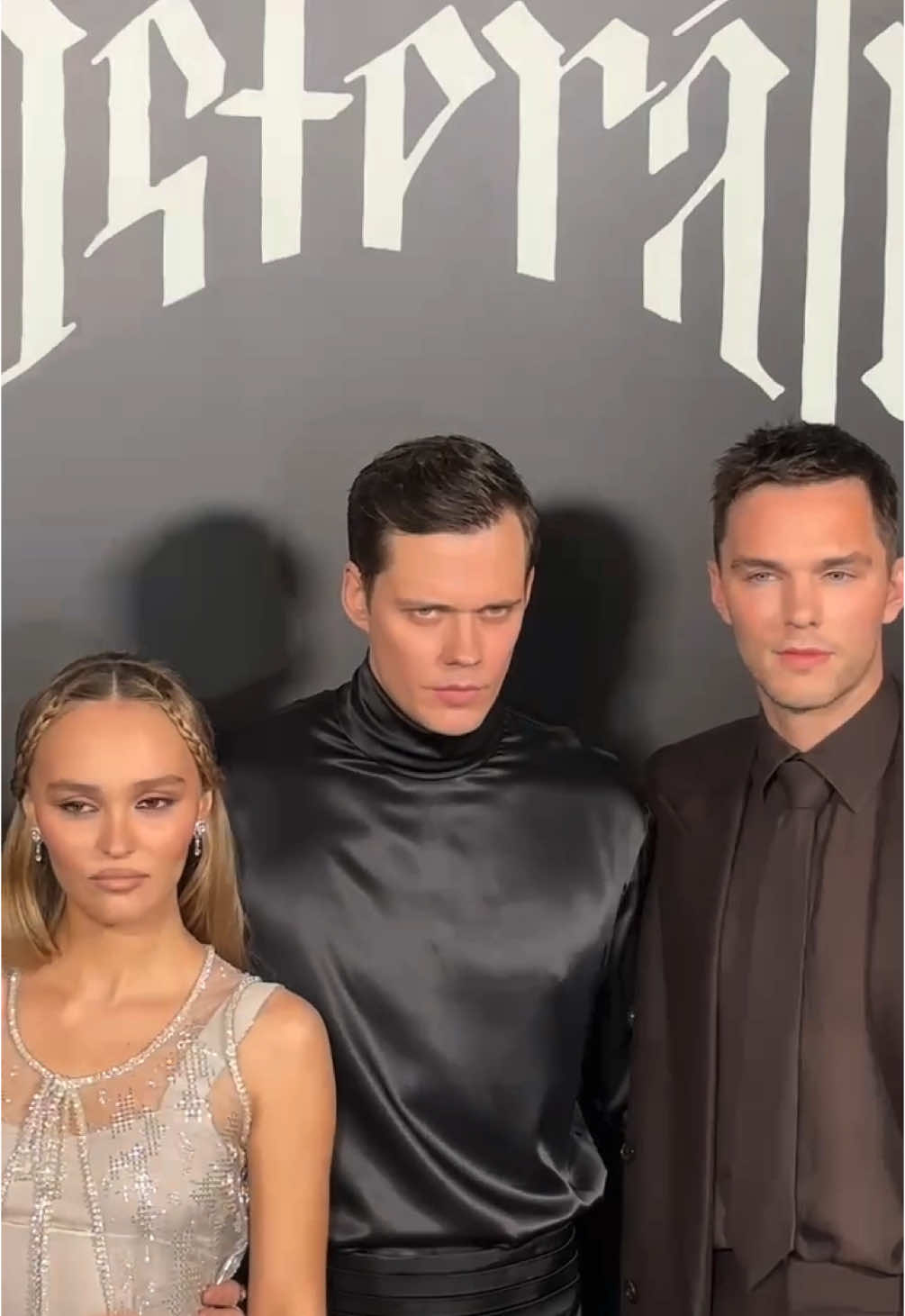 The #Nosferatu cast and filmmaker Robert Eggers at the Los Angeles premiere  #NicholasHoult #BillSkarsgård #LilyRoseDepp #AaronTaylorJohnson #EmmaCorrin #WillemDafoe