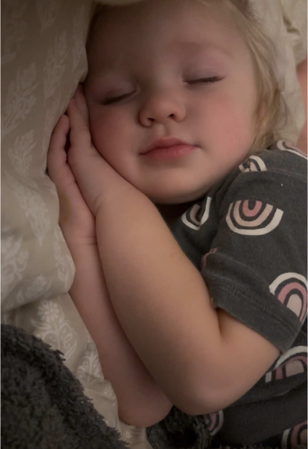 Sleepy girl 😴 #fyp #foryou #sleepy #sleepingbaby #sleepingbabytiktok #sweetdreams #nightnight #december #pjs #pajamas #foryoupage #sleepingbeauty #sleepingatlast #nighttime #timeforbed #bedtime #babylove #babylips #drowsy #engagement #nightroutine #sleepyhead 