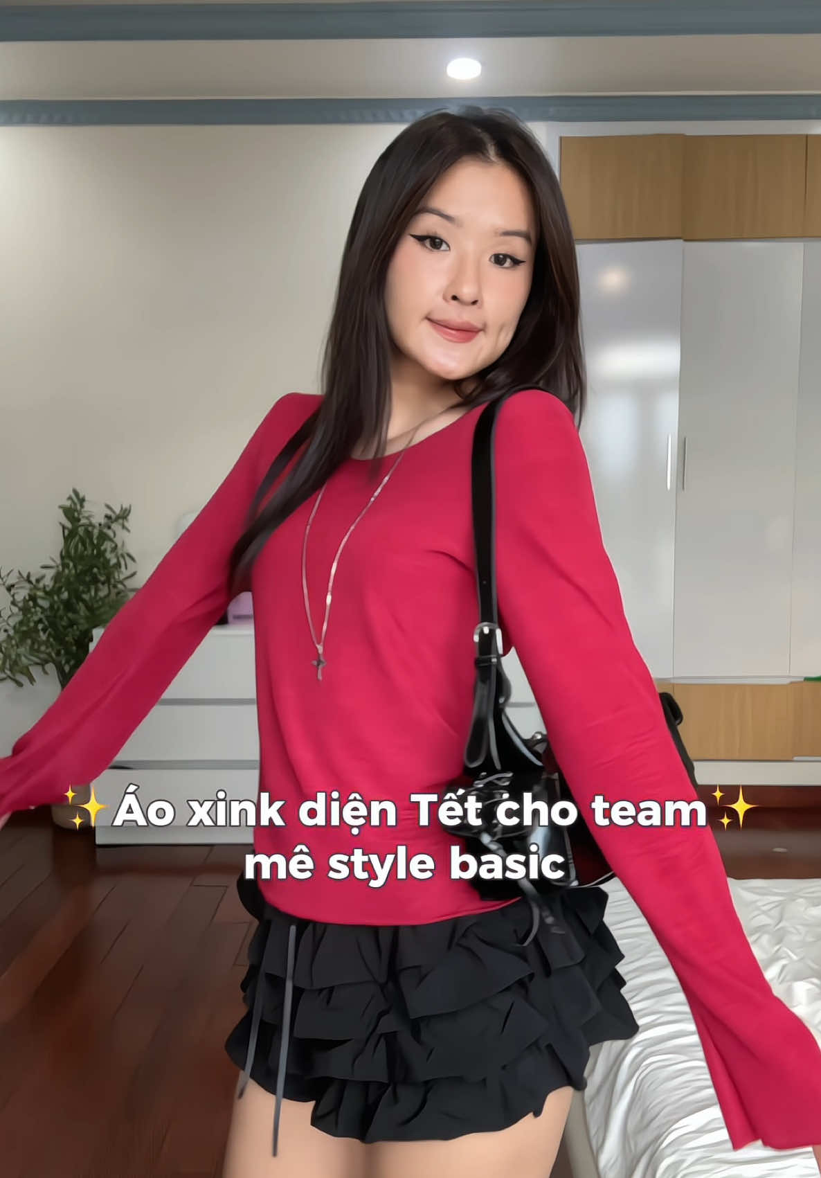 Áo đỏ xink diện Tết cho mấy bà thích basic nè 🪭🧧✨🧏🏻‍♀️ #xuhuong #mixandmatch #tet2025 #aothun #outfit #reviewlamdep #dotet 