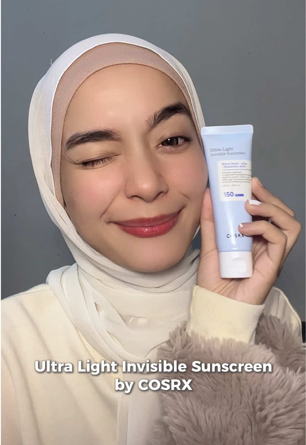 Hi Hi ! Just wanna share with you guys this amazing sunscreen from COSRX, it it Ultra Light Invisible Sunscreen ✨ You can get this from @Cosrx_my @COSRX Official ! #AffiliateWithCOSRX #COSRX #COSRXmy #COSRXDermskincare #invisiblesunscreen #kbeauty #nowhitecast #KoreanSunscreen #SPF50 #MirrorSkin #GlassSkin #sunscreen 