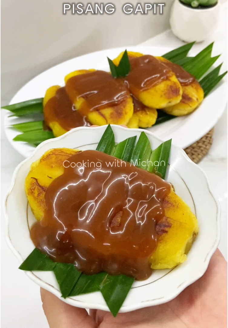 PISANG GAPIT bahan bahan: - pisang kepok matang - ⁠margarin - ⁠125gr gula aren - ⁠1 lembar daun pandan - ⁠1/2 sdt garam - ⁠65ml santan instan - ⁠100ml air - ⁠1 sdm maizena + air #pisanggapit #pisangkepok #cooking #cookingwithmichan #kuetradisional 