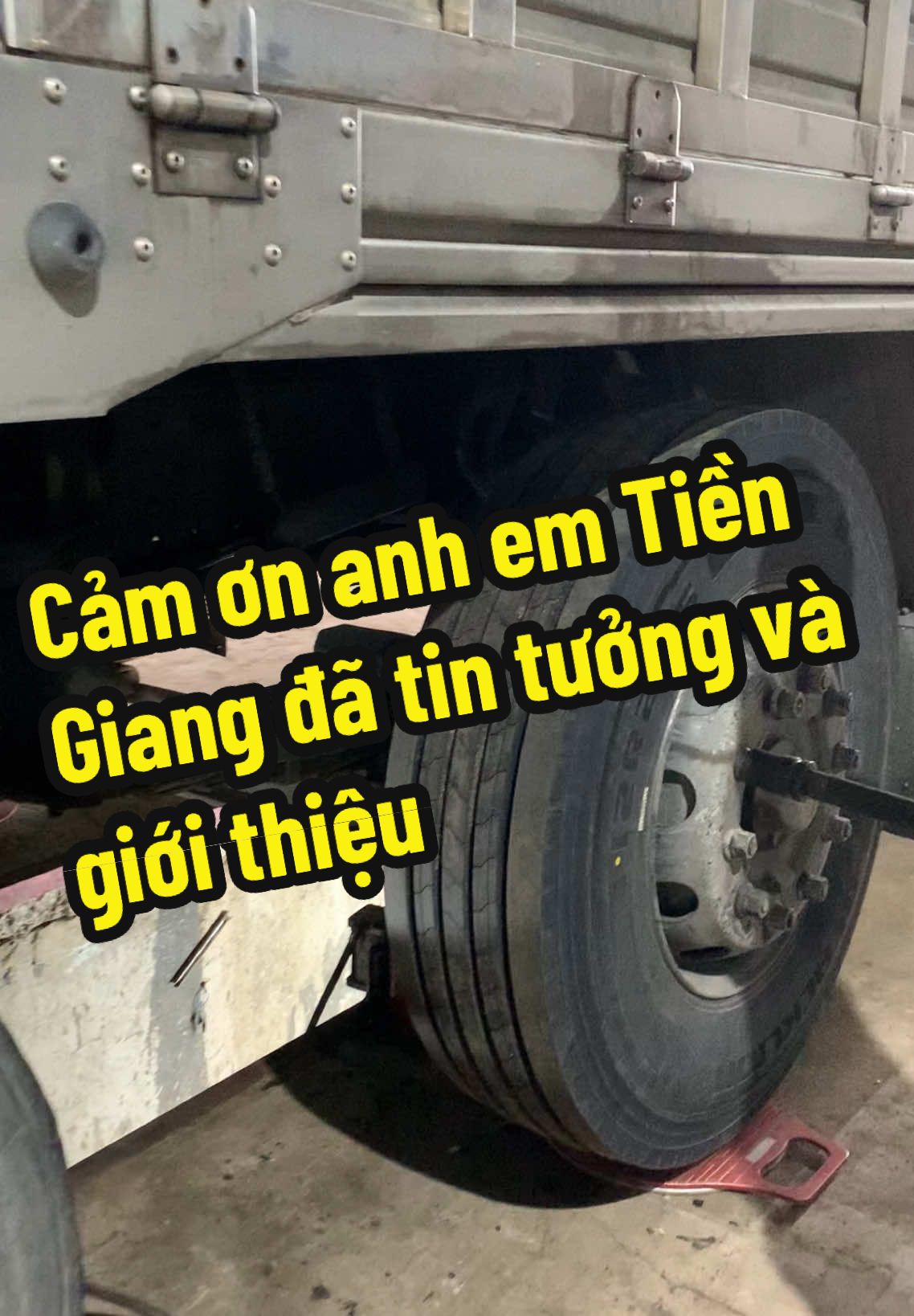 Ngày đẹp trời cùng 2 xe Tiền Giang @Thú y Tini Vet  @Câu Chuyện Xe Tải #cauchuyenxetai #canchinhthuoclai #suachuaoto #tiengiang 