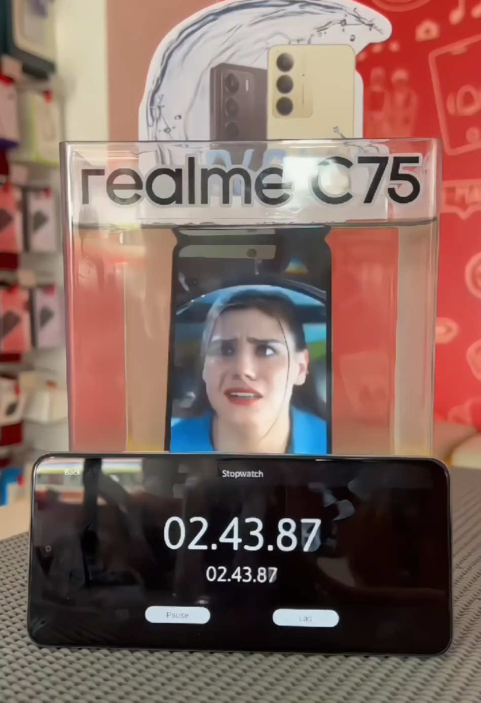 tantangan 5 menit didalam airr?? realme C75 ga takutttt #realmeC75  #realmeC75RegionD #realmeC75BestWaterproof #AntiCemasKenaAir #worryfreewithwater 