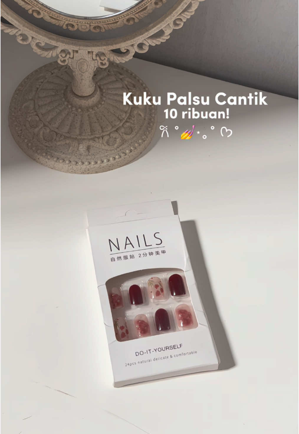 cantik banget kaan? btw aku pake kode A564 yaa. koleksi lainnya bisa cek di @Oh My Nails Shop 🎀 tunggu apa lagi? buruan checkout! #kukupalsu #ohmynailshop #cantikbersamaohmynailshop  