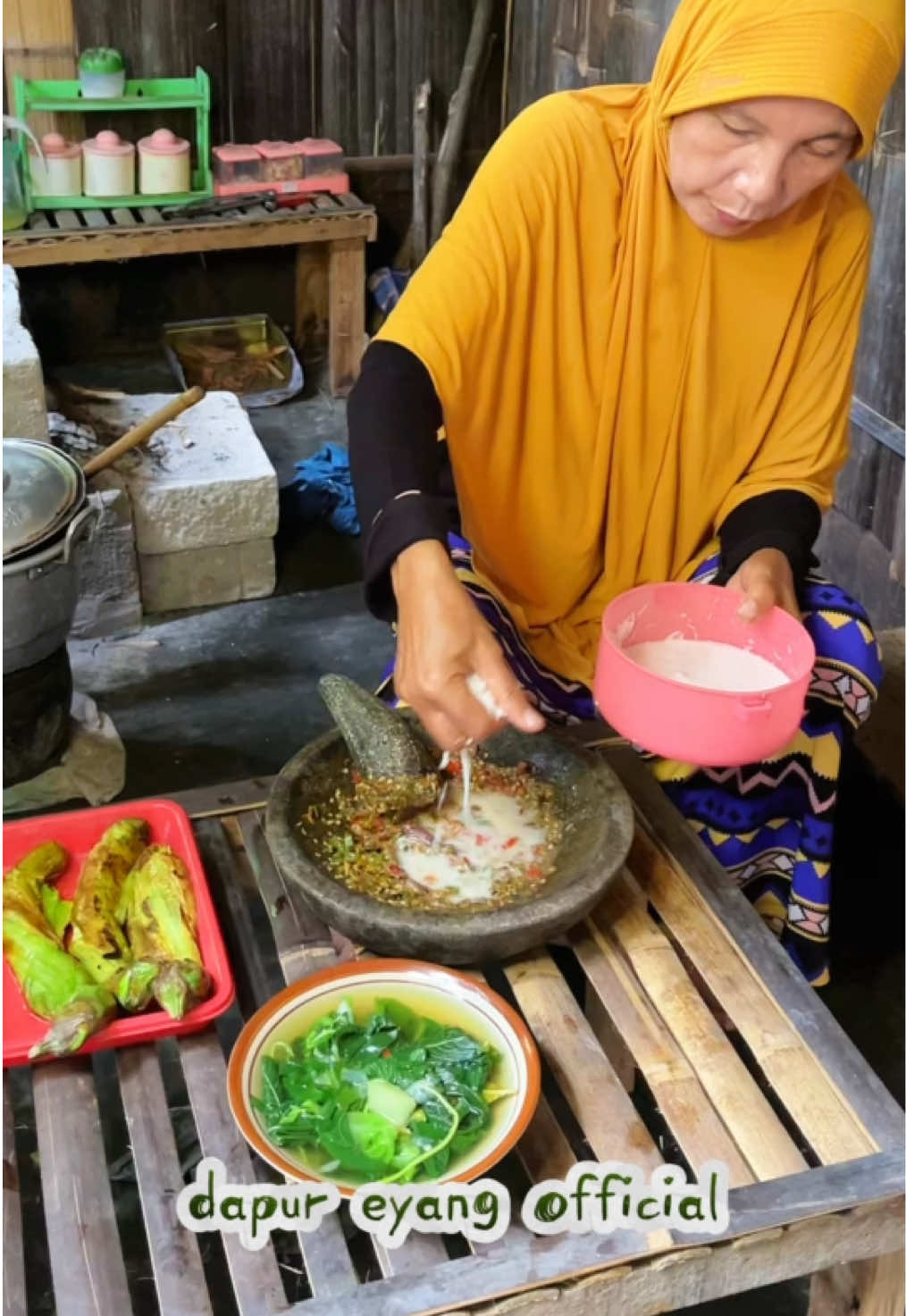 Pecak terong bakar || sayur bening brabadan. Sehat selalu #village #villagelife #pedesaan #suasanadikampung #suasanadesa #pulangkampung #dapureyanguti #rumaheyang #suasanapedesaan #hidupdidesa #masakdikampung #menukampung #cooking #cookinginthegarden #masakdipedesaan #resepeyang #makandidapur #hidupbahagia #hidupsederhana #TikTokAwardsID #menumakansiang #menurumaheyang #menudapureyang #dapureyangofficial 