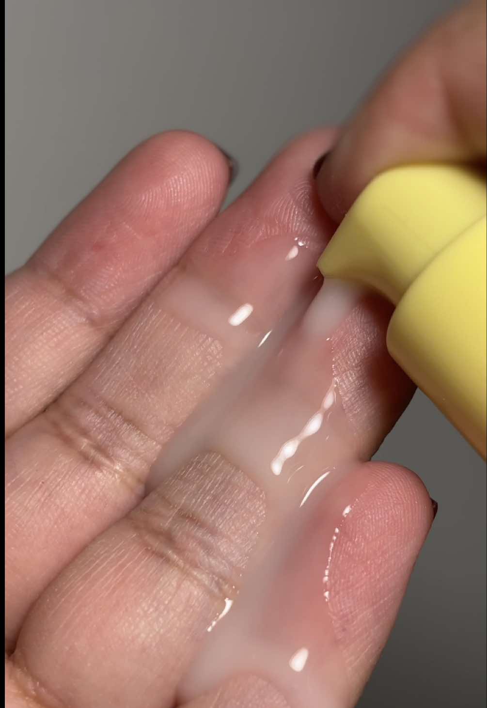 I love when a skincare products first ingredient is water, that's how you know it will be extremely hydrating💦🫧 | Day dream tone and texture serum | you can use code: JOVHANNAV815 for 10% your first order! | @Bubble Skincare @Bubble Insiders | #skincareserum #bubble #affordableskincareproducts #niacinamideserum #toneandtextureserum #bubbleambassador #daydreamserum #vitamincskincare #prunboxingvideos #giftedskincare #bubbleambassador🧡 