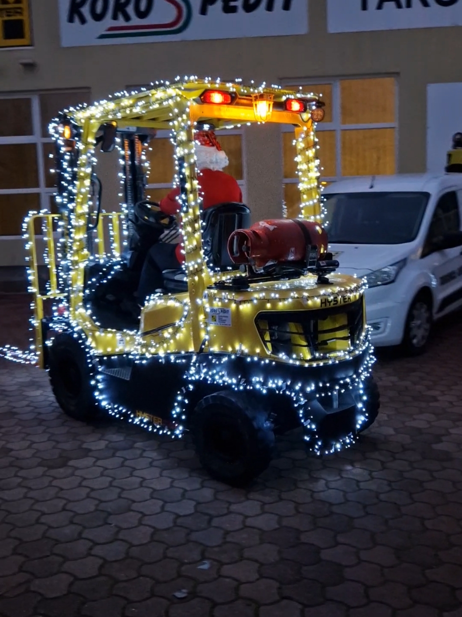 #karacsony #merrychristmas #hyster #targonca #forklift #christmas #korosspedit #hysterhungary 