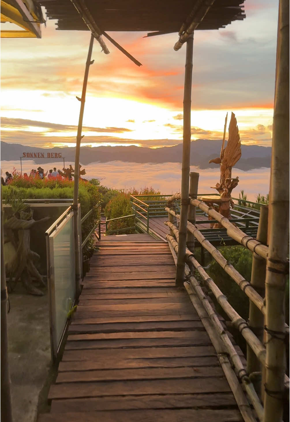 Dreamy ☁️🌥️✨ 📍Sonnen Berg Mountain View, Davao Del Sur  #seaofclouds #davaocity #marilogdistrict #bukidnondavao #buda #sonnenberg #sonnenbergmountainview #breathtakingview 