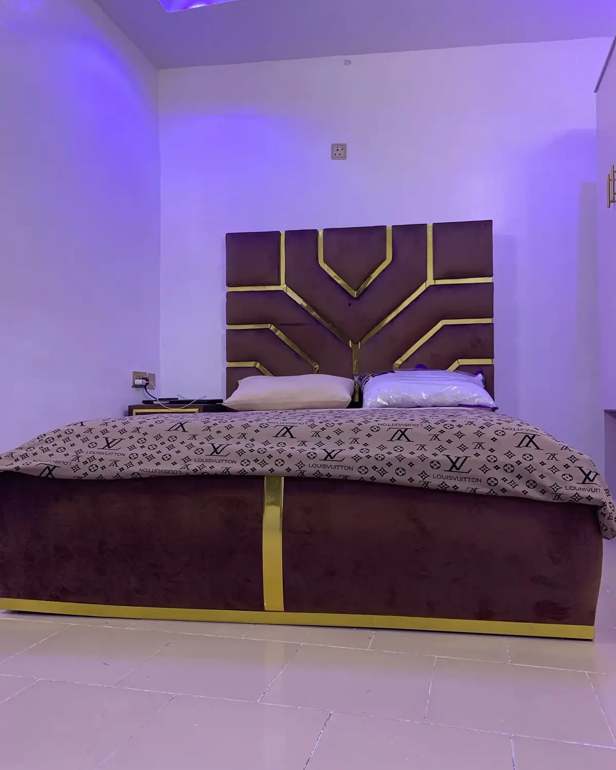 Price 450k To place Your Order 👇 ☎️ Call or WhatsApp 07039566399 #sofa #couch #bedframe #tvconsole #table #wardrobe #kitchencabinets #tvstand #diningtable #furniture #Oba_interiorsandfurnitures #creatorsearchinsights #interiordesigner 