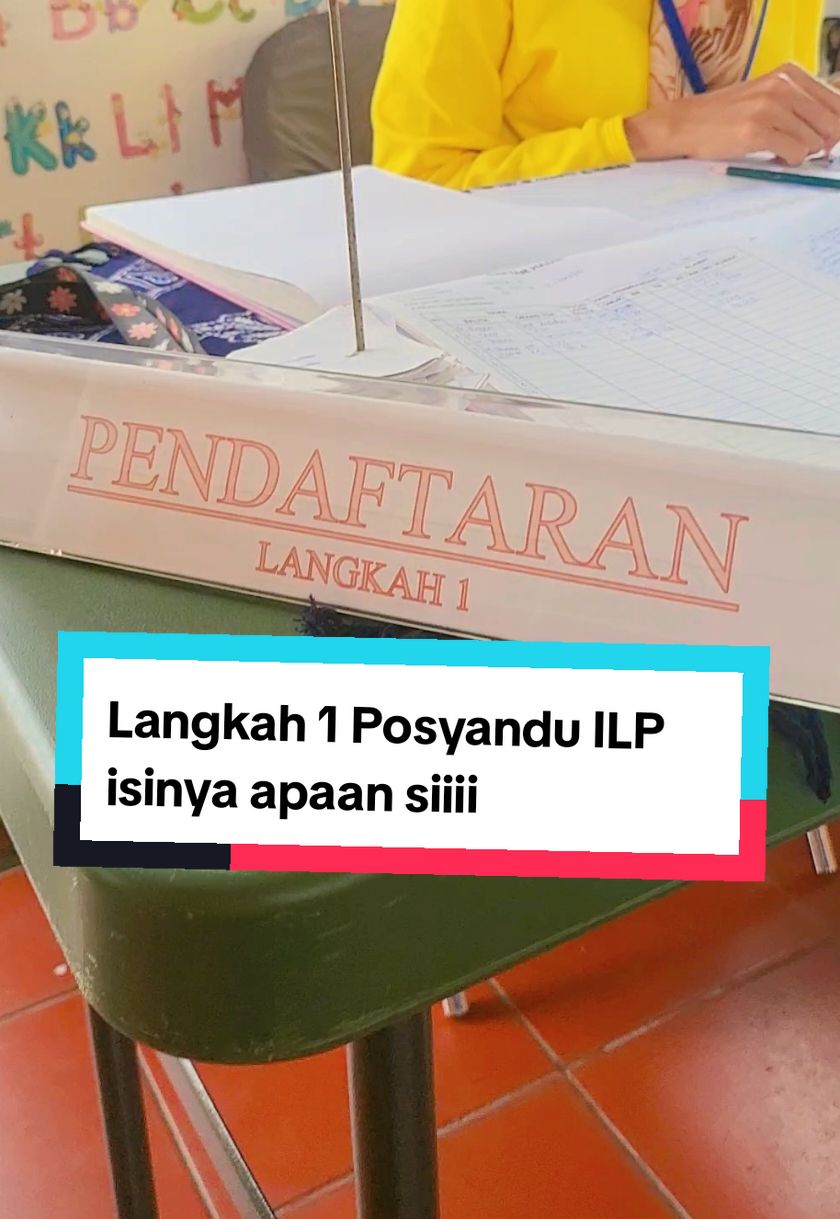 Langkah 1 tugasnya melayani pendaftaran, mencatat pada kartu bantu yaitu : tanggal screening, usia saat warga di screening. Kemudian meminta warga untuk mengisi dan ttd buku absen, dan mengingatkan warga bila buku KIA atau Buku Lansia nya harus dibawa, memberikan nomor urut, dan menjelaskan informasi seputar layanan siklus hidup di Posyandu ILP. Semangatttt bestie-bestie kader #layananposyanduberkualitas #kaderterampil #posyanduinovatif #posyandukreatif #bukukia #jakarta #kaderposyandu #posyanduilp #posyandudahliabbc #posyandu #fyp #jakartatimur #Jatinegara #bidaracina 