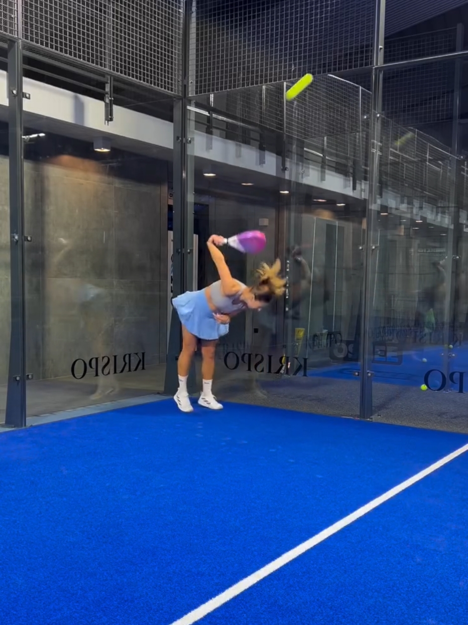 Rate her off the glass padel skills from 1-10!?👀😲 Watching this clip closely I never realised just what it takes to pull off this shot, just wow!👏🏼🎾 @padel_ligita 🎥 #padelmania #padelspain #lovepadel #padeltips #padelworld #padelgirl #worldpadeltour #padelpro #padelitalia #padelsweden #padeltennis #padelroma #padelusa #padeladdict #padel #padelmexico #padelargentina #padeldubai #padeltennis #premierpadel #padelfip #playpadel #padeltraining 