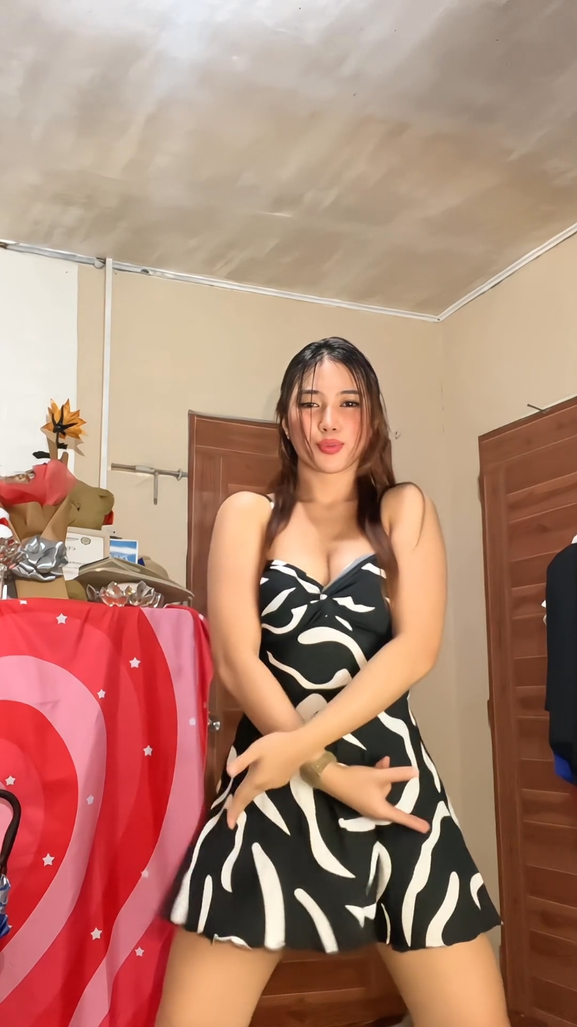 cewek daster hitam putih joget🤤 #daster #douyinshort🍑 #tobrutt🍑 #douyin抖音🍑 #douyin #pulen #chinesegirl #cutegirl #manhwa #spekmanwha #logotesla #dance #fyp #viral #soundviral #hot #sexy #fakebodyy⚠️ 