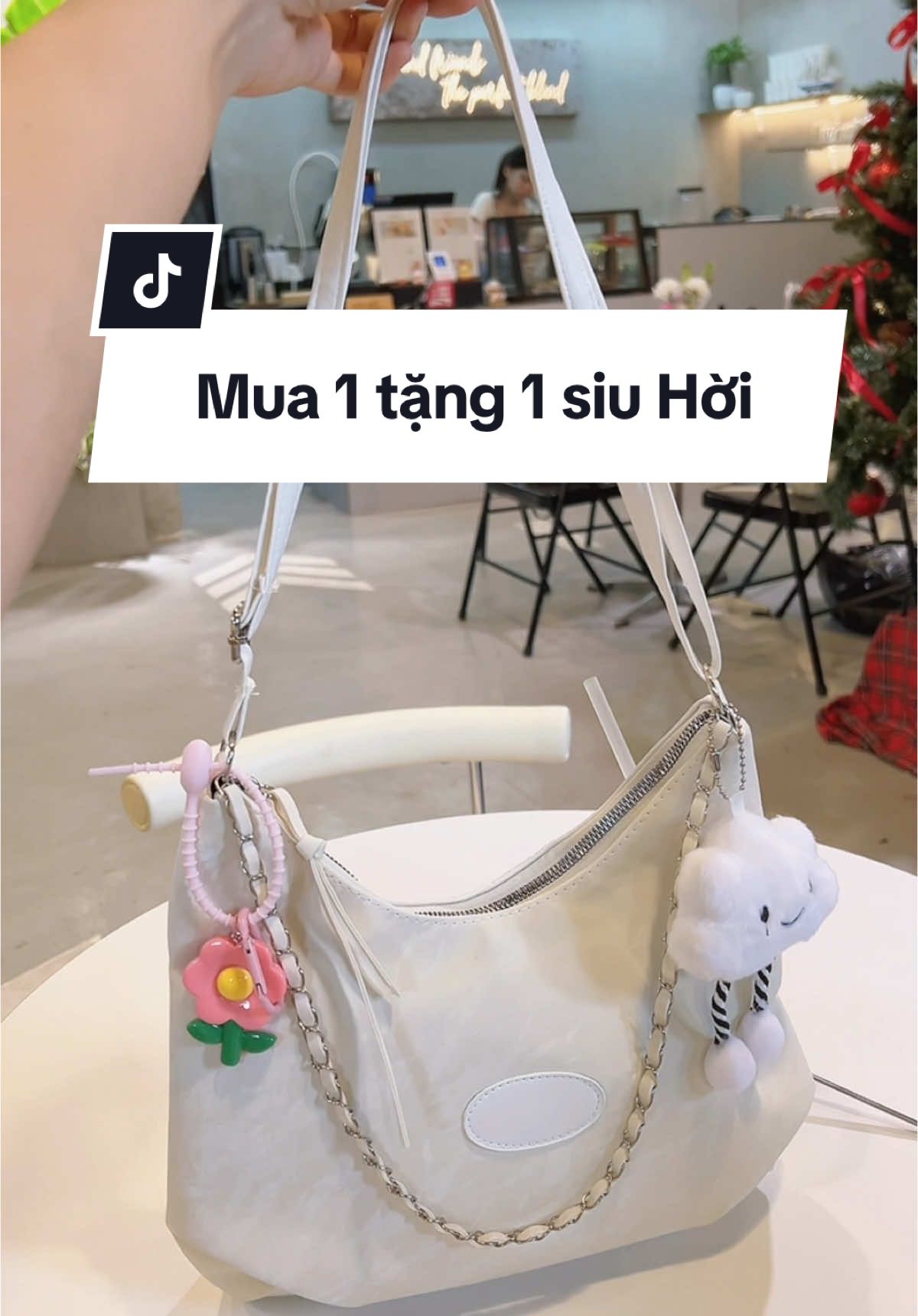 Túi tote da nhung đi học đi chơi cực xinh tặng kèm Charm Mây chỉ 7x #túi #tuixach #tuixachnu #tuixachdep #reviewtuixach #tuideocheo #phoidoxinh #thinhhanh #tuihottrend #tuixachquangchau #tuixachhenstore #LearnOnTikTok #xuhuong #trending 