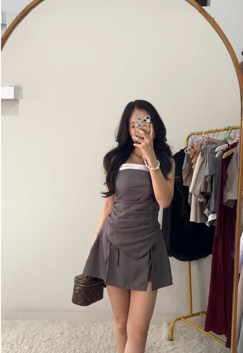 grey fits🩶 , in frame : PRAVE tube top with GLOY skort