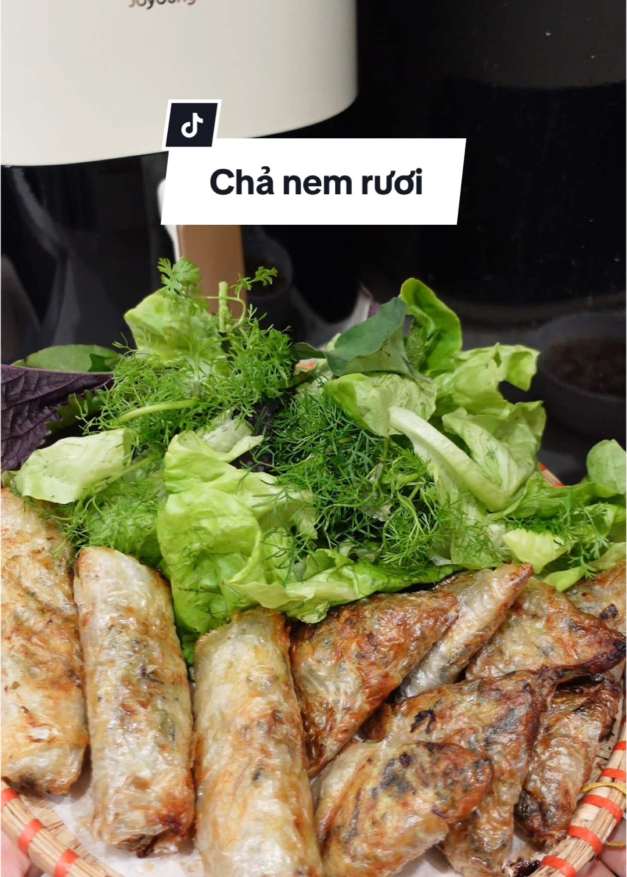 Chả nem rươi ăn giòn rụm, béo ngậy, cuốn rau xà lách với bún ăn đã luôn 🥰🥰#LearnOnTikTok #vtmgr #reviewanngon 