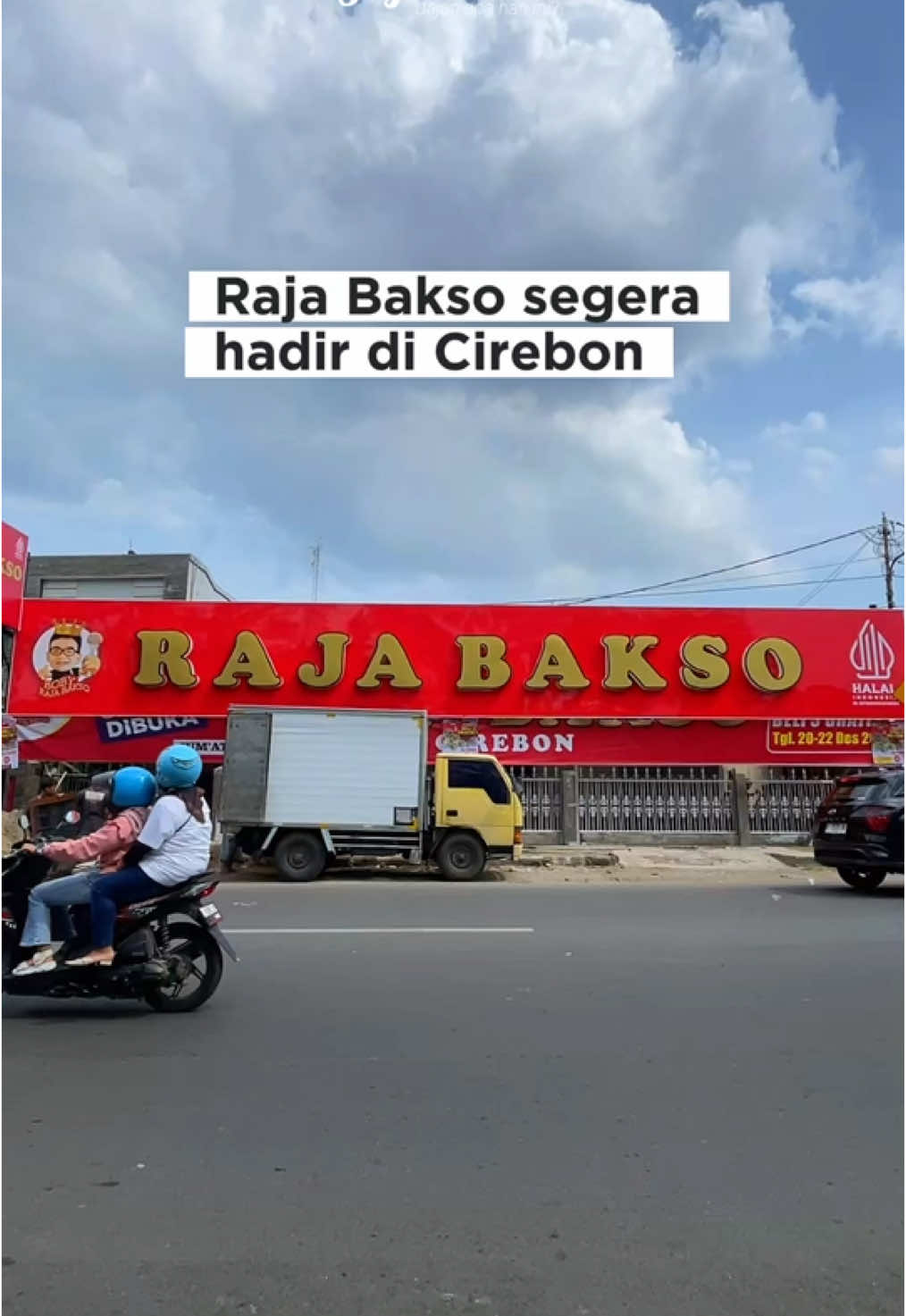 Pecinta bakso wajib merapat, karna Raja Bakso segera hadir di Cirebon Informasinya di tanggal 20 Desember 2024 dengan berbagai promo menarik Lokasinya di Jl. Kesambi (sebrang LP dan samping NICESO) #cirebon #bakso #rajabakso #kuliner #jajanisasi