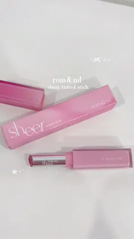 thiết kế của romnad các bà biết chưaaa🐰✨🎀#titkok #fyp #xuhuong #viral #lipstick #kbeauty #stylekorean #romand #sheertintedstick #romandsheertintedstick 