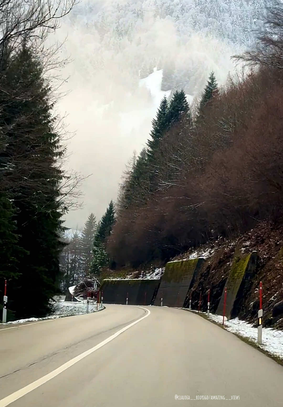 #switzerland🇨🇭 #switzerlandnature #switzerlandtourism #beautifulview #switzerlandtravel #beautifulplaces #beautifuldestinations #switzerlandmountains #swissroads #cejour #sunset #sunsetlover #claudia__rodrigo 