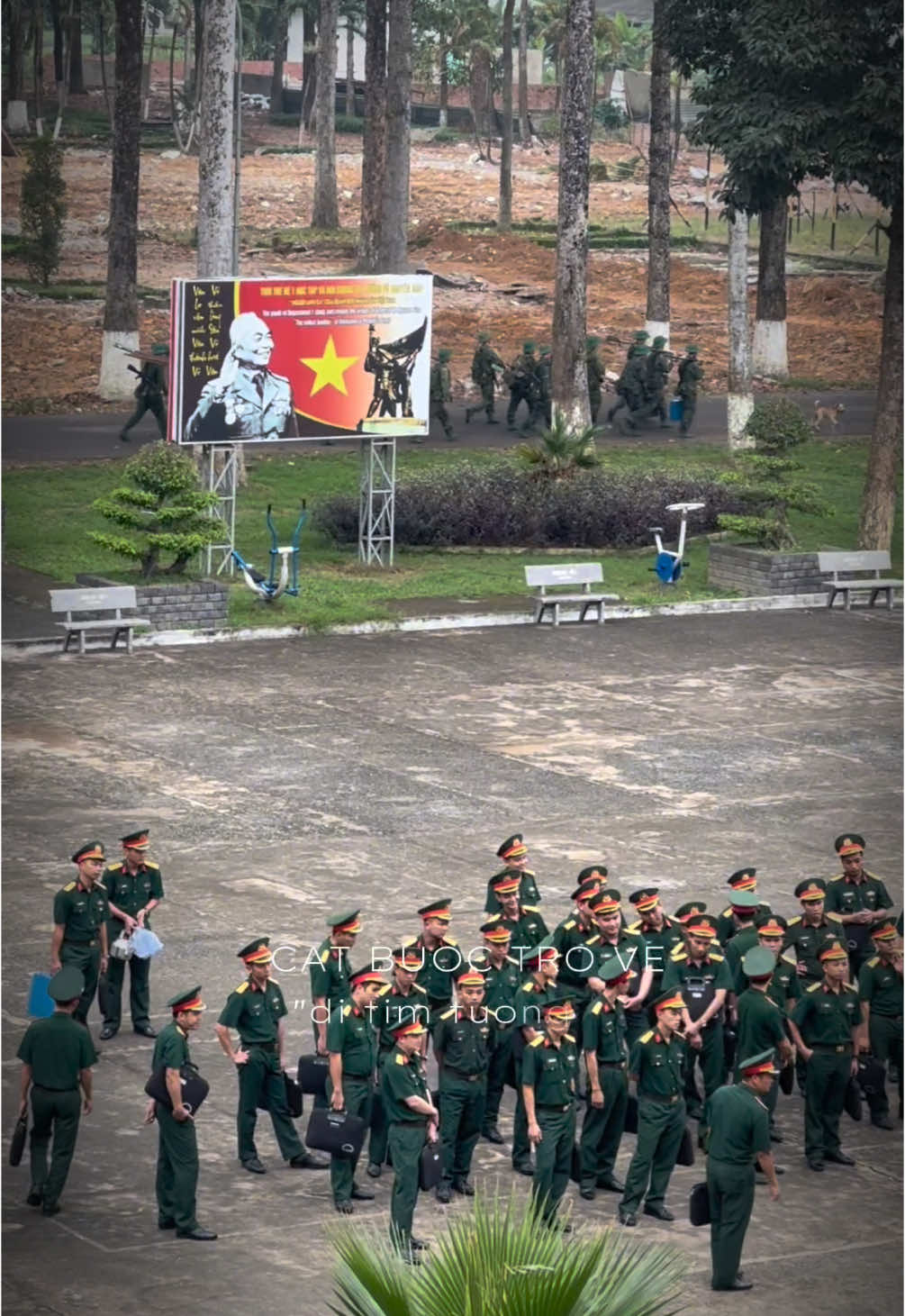 Một khung hình, hai thế hệ tiếp bước cùng nhau bảo vệ Tổ quốc ❤️🇻🇳#viral #xuhuong #bodoicuho #qdndvn #lucquan2