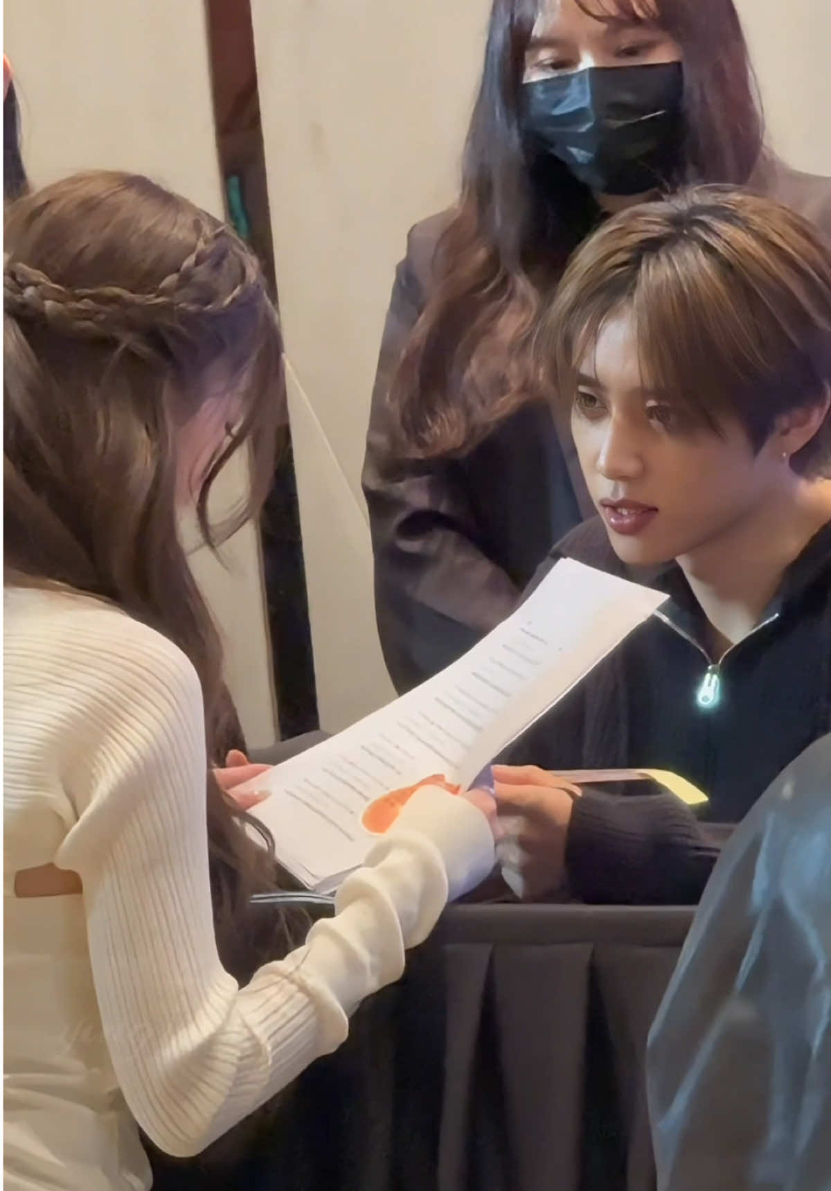 she's so pretty and the way the boyz look at her🥺 #theboyz #tbz #kpop #fyp #kpopfyp #foryou #xyzbca 