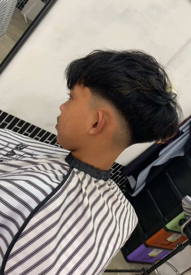 —Low fade— 📌lokasi : kampung merubung Quality over quantity #JJCapCut #lowfade #lowfade💈 #lowfadehaircut #lowfat #fadehaircut #fade #haircut #hairstyle #potongan2jari #barber #barbershop #fyp #sorotan #pengikut 