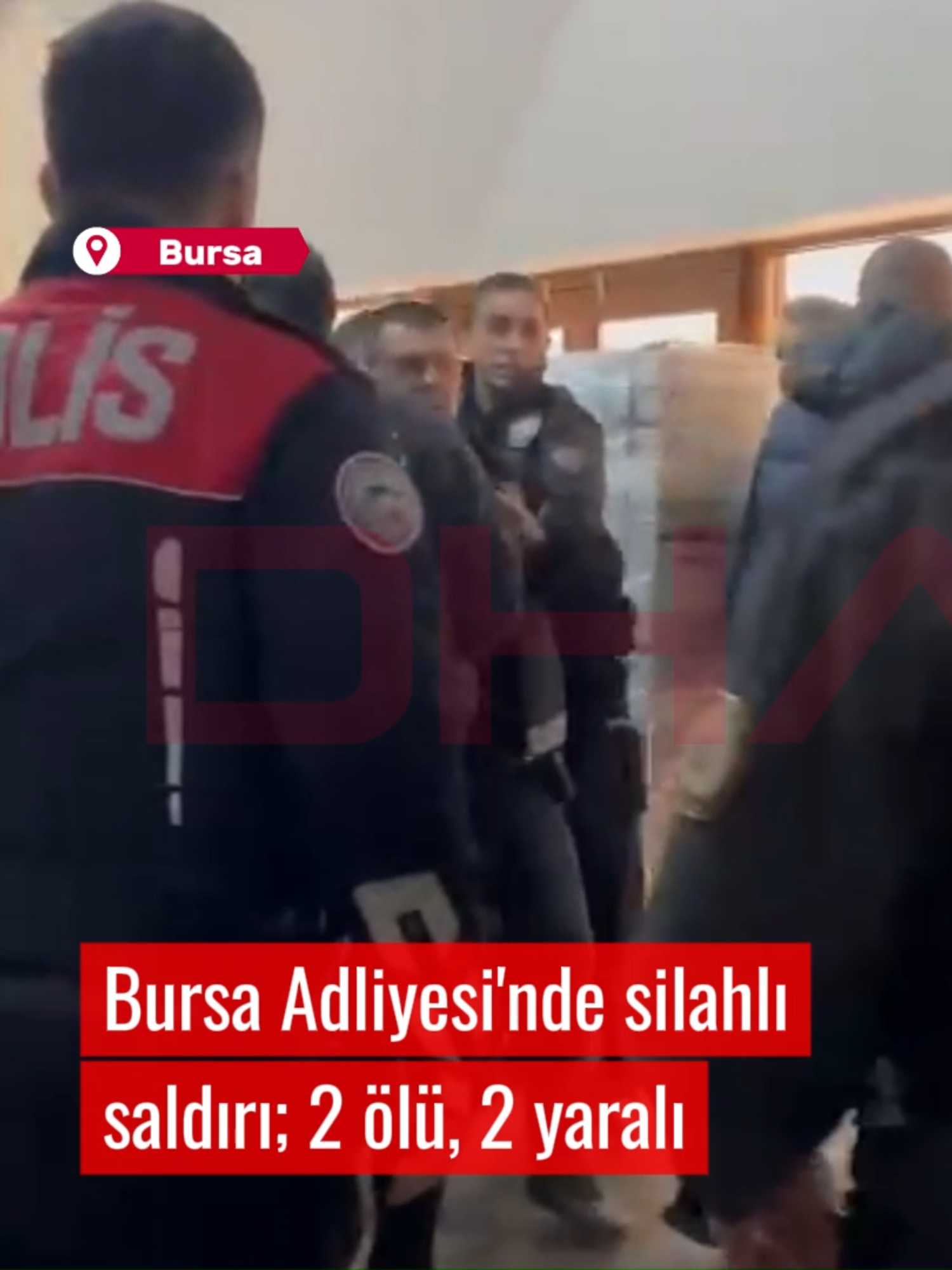 Bursa Adliyesi’nde silahlı saldırı; 2 ölü, 2 yaralı Bursa adliyesinde, duruşma salonunda silahlı saldırı düzenlendi. İlk belirlemelere göre kurşunların isabet ettiği 2 kişi hayatını kaybetti, 2 kişi de yaralandı. Denizhan TECİK-Yiğithan HÜYÜK/BURSA, (DHA) #DHA #haber #adliye #saldırı #silahlısaldırı #BursaAdliyesi #yaralı #Bursa