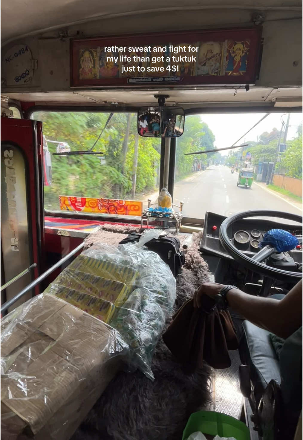 love the local buses for 0.4$!  #srilanka #travel #srilankatiktok #tuktuk #traveltok #traveltips #budgettravel #backpacking 