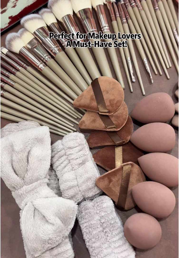 This 54 piece Make Up Set is perfect for anyone that enjoysmake up! #makeupset #makeupbrushes #giftideas#tiktokmademebuyit #spotlight#supercute #fullset#makeuptools #makeuptoolsforbeginners