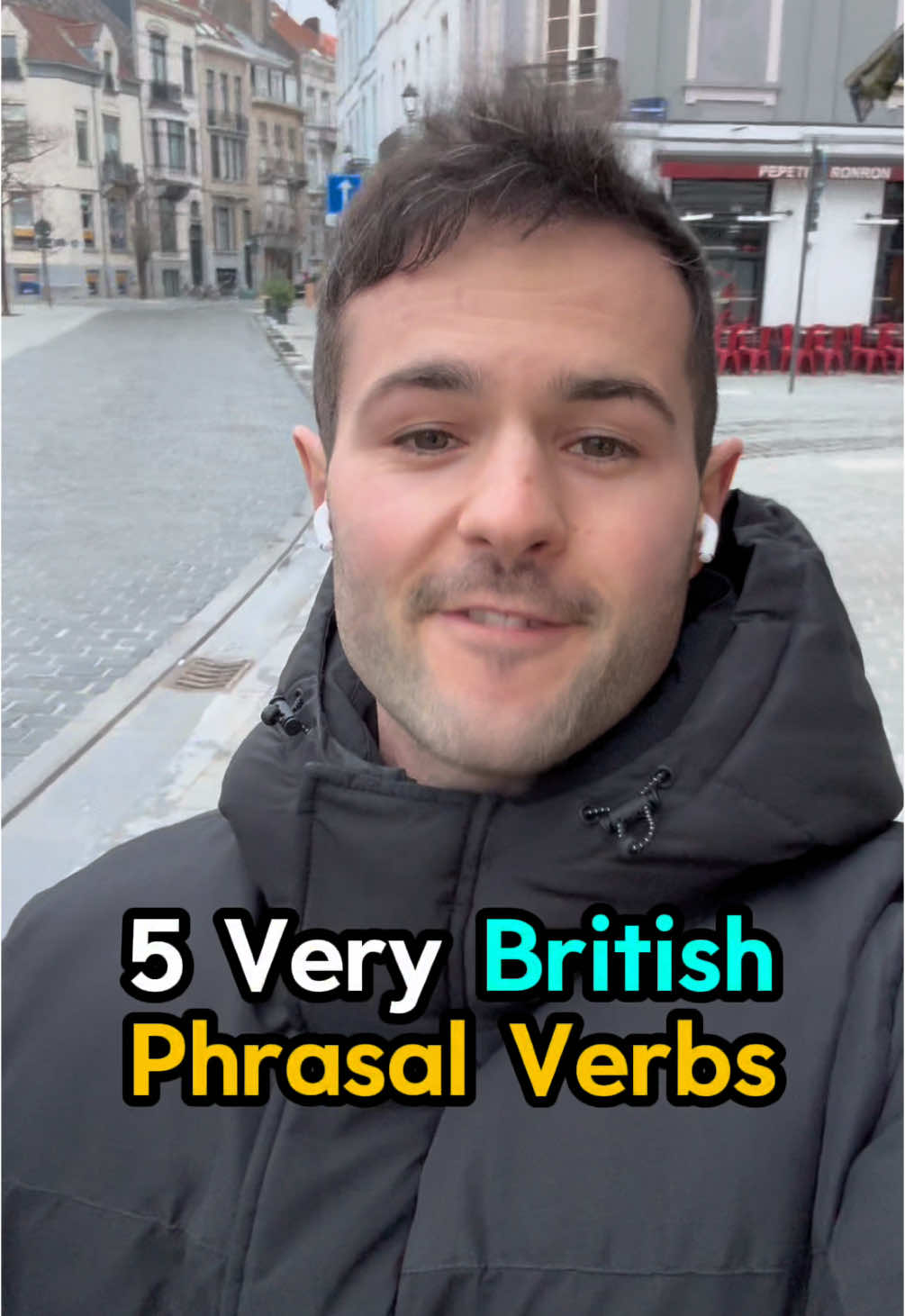 5 Very British Phrasal Verbs 🇬🇧 #phrasalverbs #phrasalverbsinenglish #learnenglish #britishenglish 