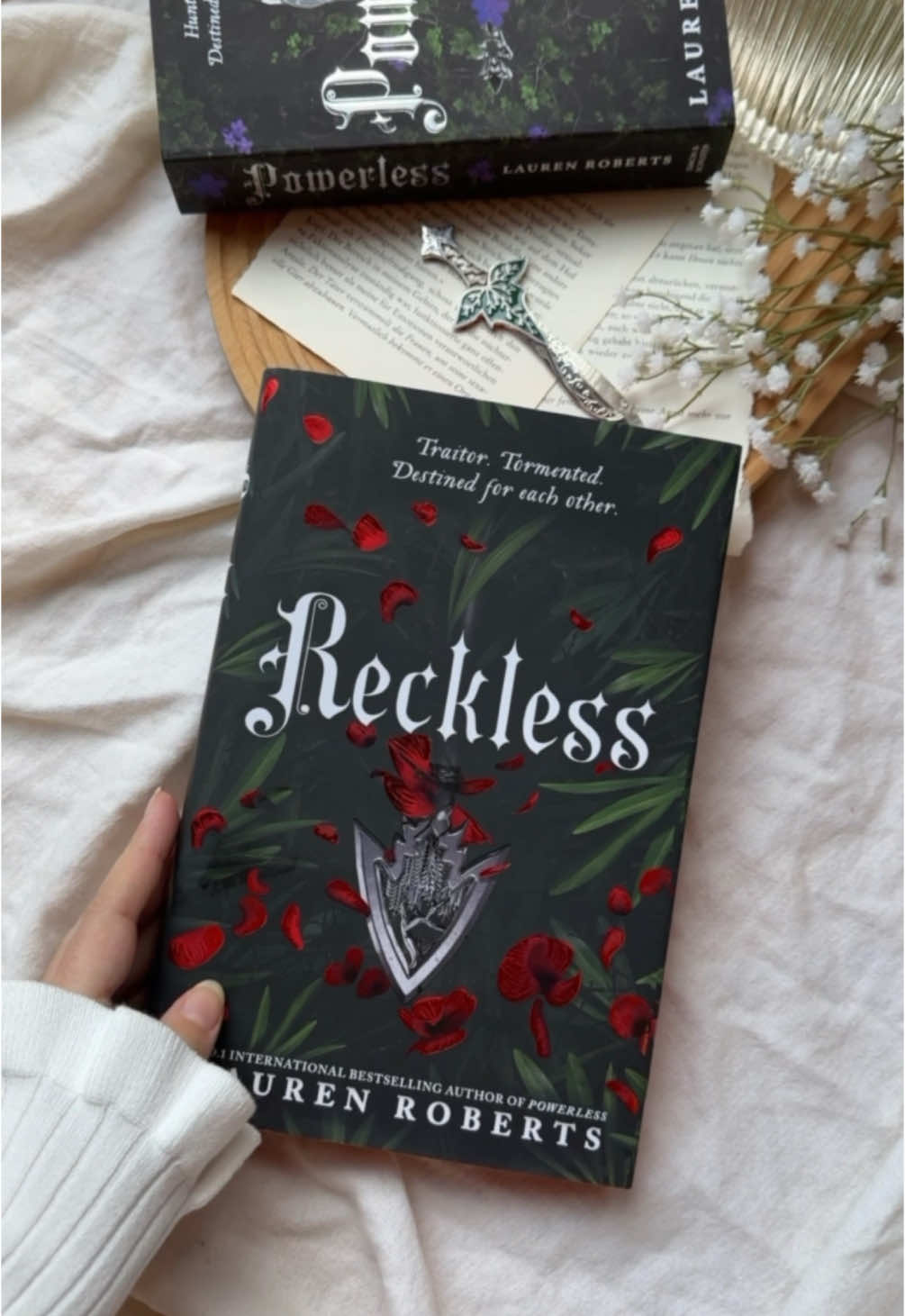 Kai Azer, the man you are 😮‍💨❤️‍🔥 Halfway through Reckless & loving it so far! 💗  📖: Reckless by @Lauren Roberts   #BookTok #fantasybooktok #powerlesslaurenroberts #recklesslaurenroberts #kaiazer #paedyngray #fyp #currentlyreading 