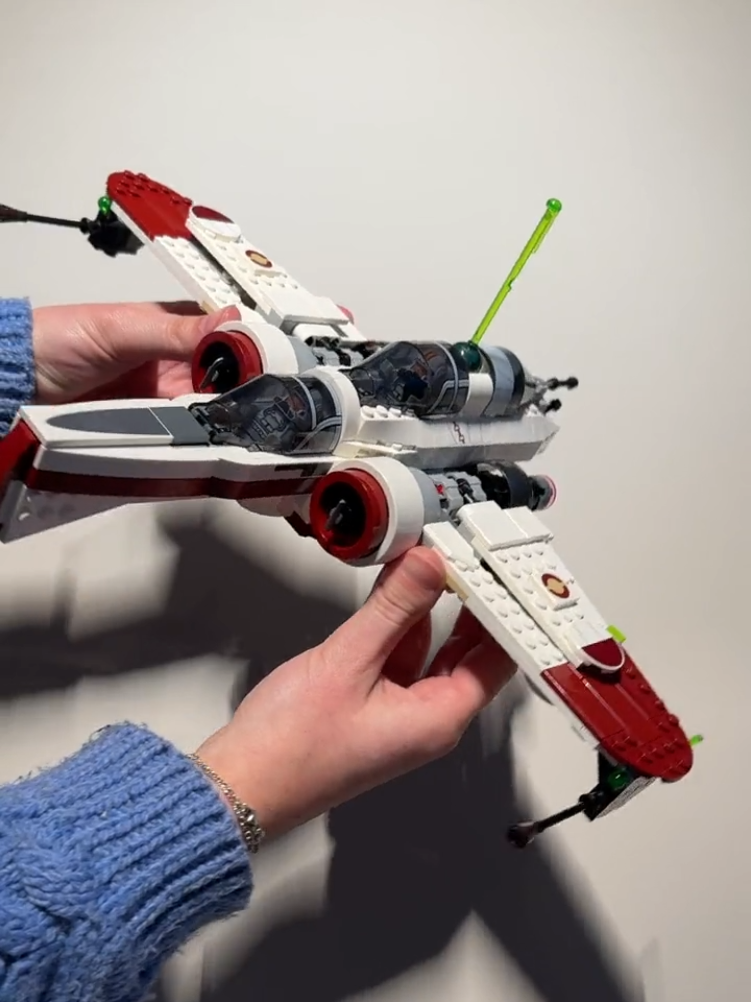 Check the new LEGO Star Wars - ARC-170 Starfighter™ 75402 with me! And all his features. It can shoot.  Pre-order now via link in bio.  #goodbricks#firstlook#legojanuary2025#legojanuary#newreleases#fyp#legobuild #lego #legostarwars #starwarstiktok #starwars #starfighter