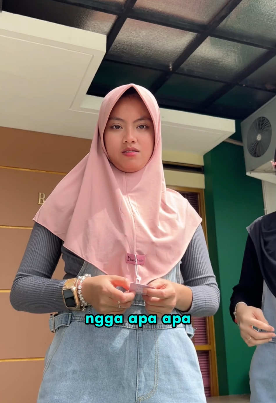 Reaksi galyas dan teh risma pas keke pakai hijab #tomikeke 