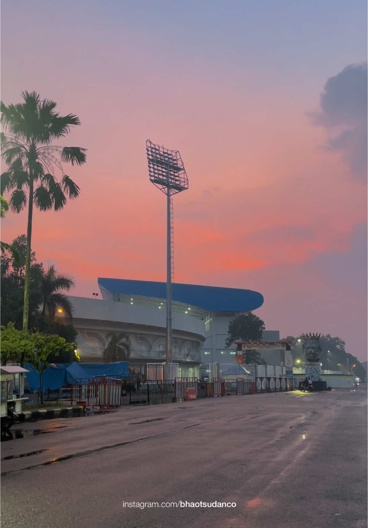 Kanjuruhan After Rain.  #stadionkanjuruhan #kanjuruhanmalang #bhaotsudanco #fyp #kepanjen #kepanjenhits #stadionkanjurahanmalang #malanghits #malangterkini #exploremalang 