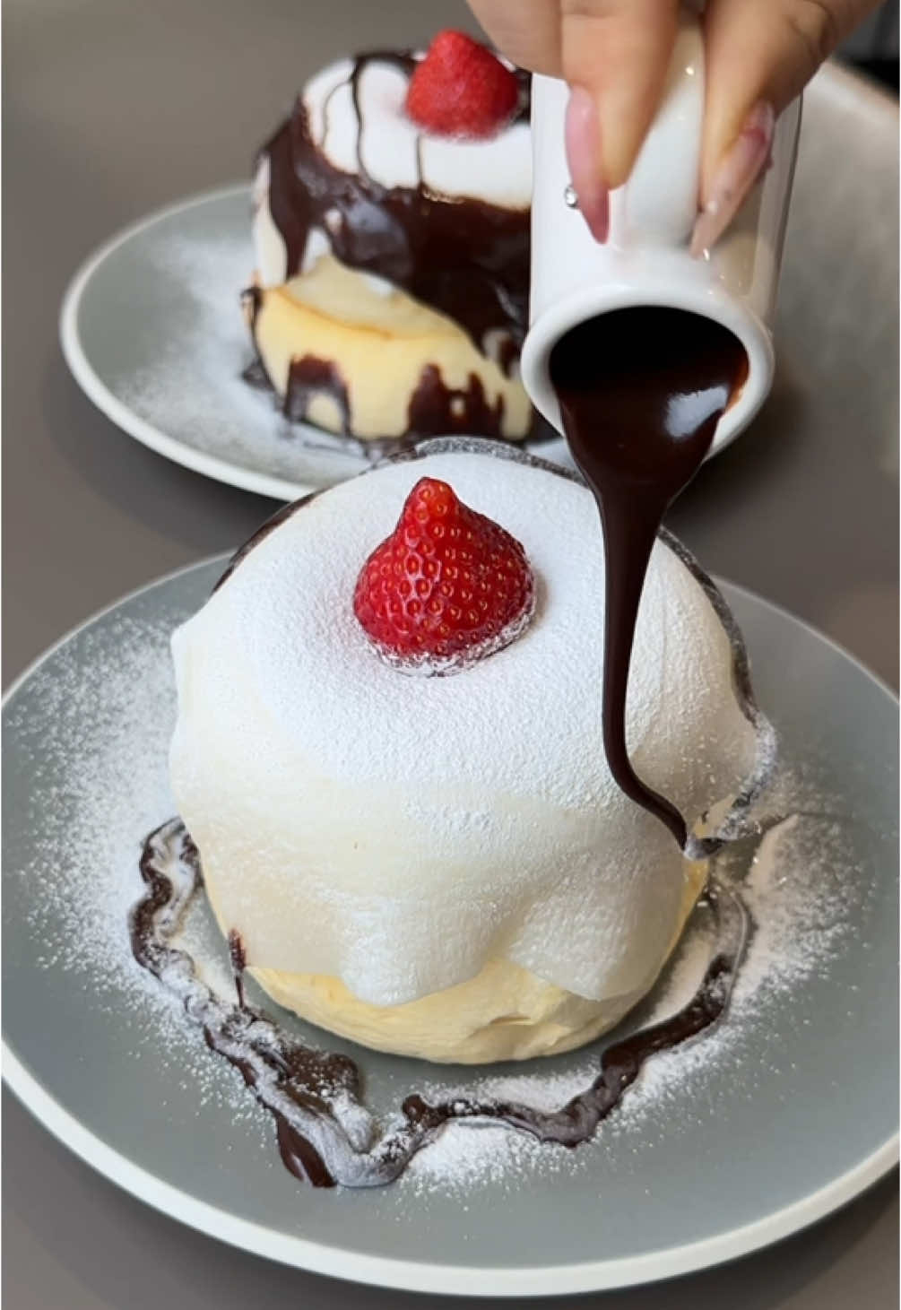 ふわふわいちご大福パンケーキ🍓 ◎ いちご大福パンケーキ　¥1,500 (ドリンク付き) 【店舗名】カフェスタンド10.8 【住所】福岡県久留米市通町107-13 【アクセス】西鉄久留米駅から徒歩7分 【営業時間】11:00-18:00 【定休日】不定休 【予算】1,000-2,000 #福岡グルメ #japanesefood #tiktokfood 