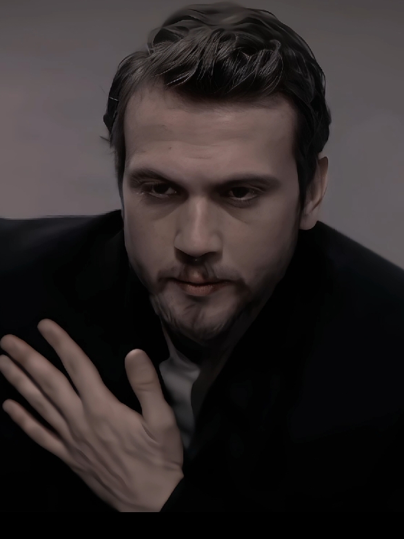 Geri Döndüm🔥🖤...#yamaçkoçovalı #arasbulutiynemli #Çukur #kesfet #kesfetteyiz #viral #global #edit #4k #fyp #🔥 