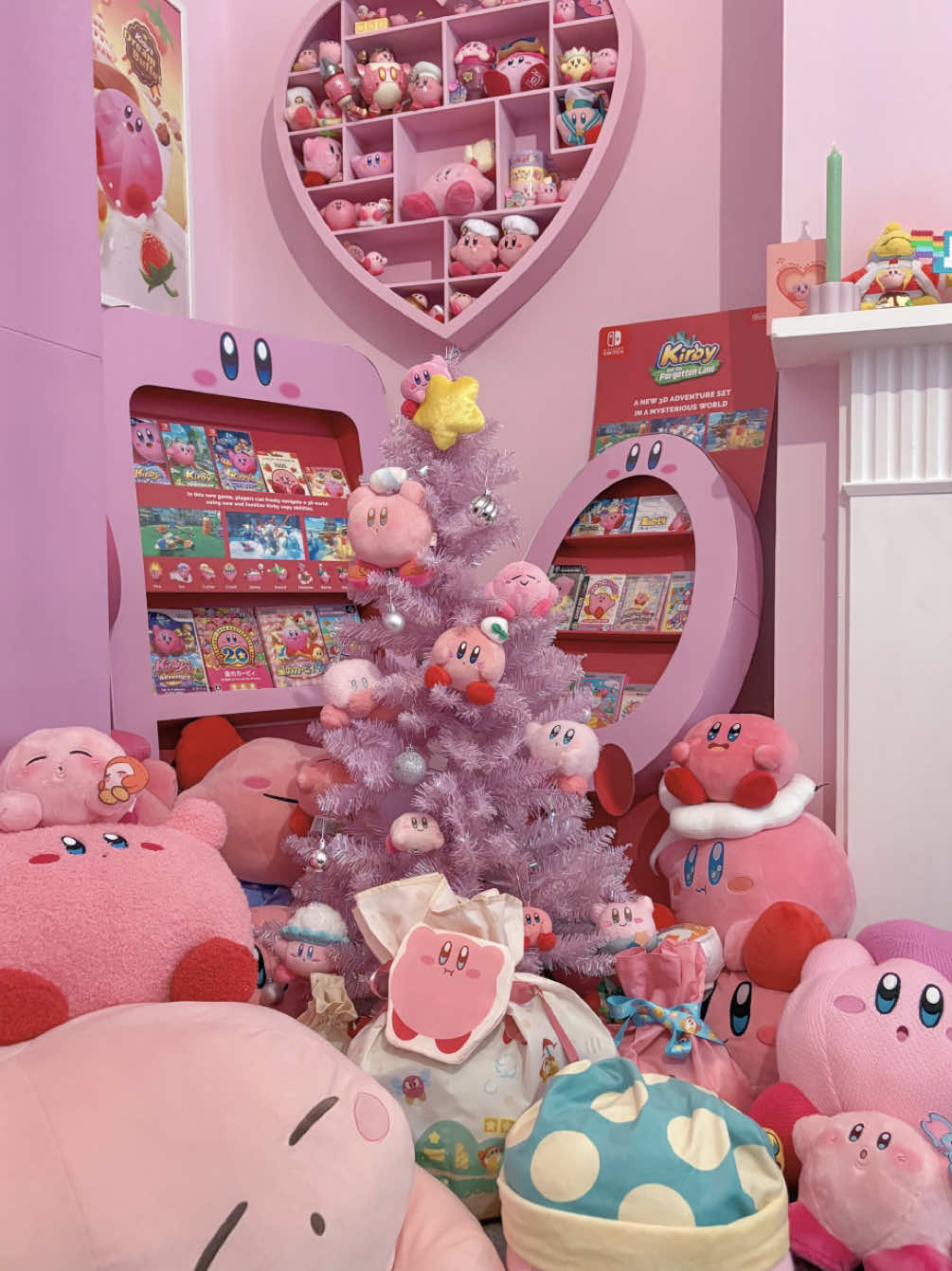 Kirby Christmas Tree!! 🩷🎄🎀 #kirby #pinkchristmas #christmastreedecorating 