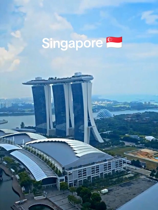 Welcome to Singapore 🇸🇬✈️❤️ #singapore #singaporeairlines #singaporetiktok #singaporetravel #singaporephotographer #singaporeimagine  #exploresingapore #tiktoktravel #Foryou #citylife #Foryoupage #500k Ladies and gentlemen welcome to Singapore ❤️🇸🇬✈️ Singaporean Repost video 