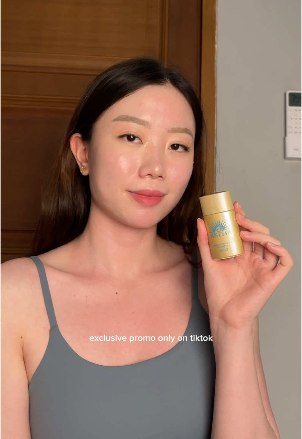 Technology advanced sunscreen. Emang anessa ga perlu diraguin lagi sih. Ada harga, ada kualitas #sunscreen #sunscreenviral #skincare #skincareroutine #BeautyTok #yoga 