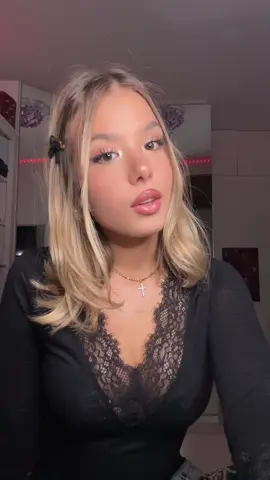 nonostante tutto il male che mi sta riservando ho deciso comunque di portargli rispetto non entrando nei dettagli poiché mi reputo piu matura di così. finalmente sto riconoscendo che persona realmente è togliendo il filtro dell’amore. Questo è stato il motivo per cui sono stata un pò inattiva o mi avete vista giù, ora però mi riprenderò e concentrerò su ciò che mi fa stare bene tra cui portare contenuti qui🤍